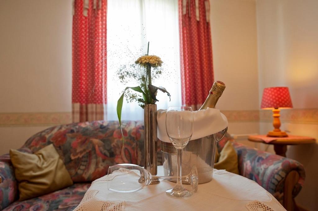 Landhotel Sauerlaender Hof Eslohe Ruang foto