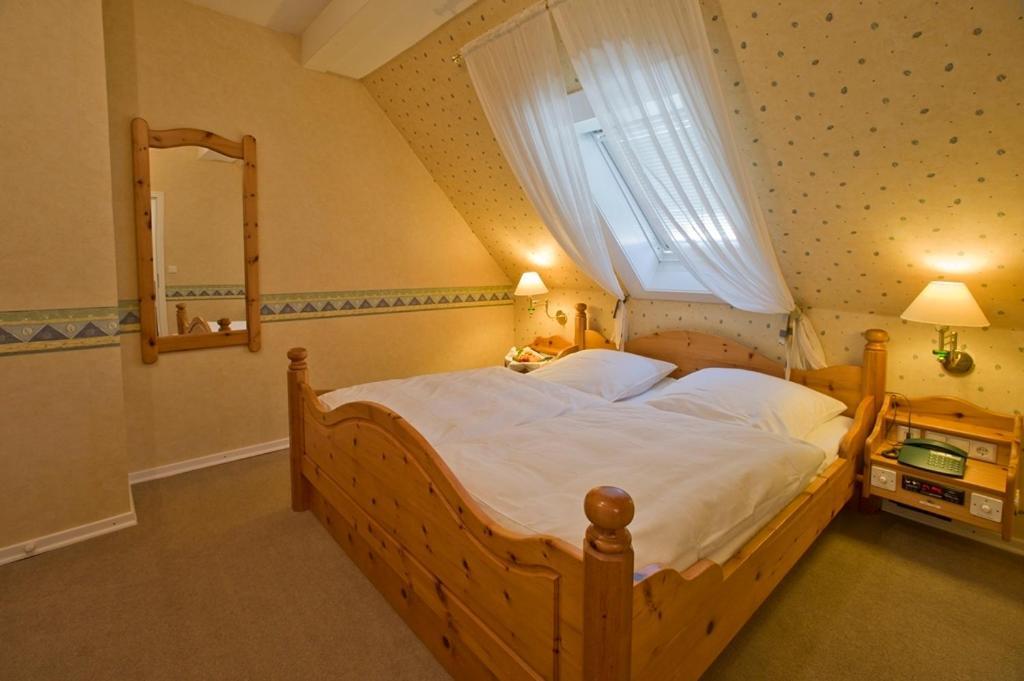 Landhotel Sauerlaender Hof Eslohe Ruang foto