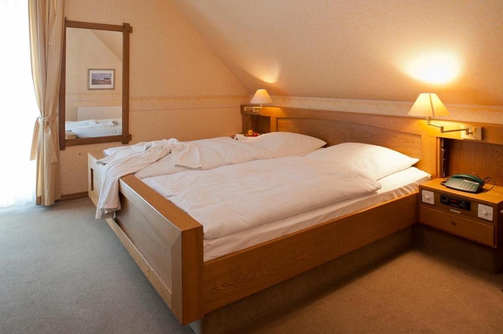 Landhotel Sauerlaender Hof Eslohe Ruang foto
